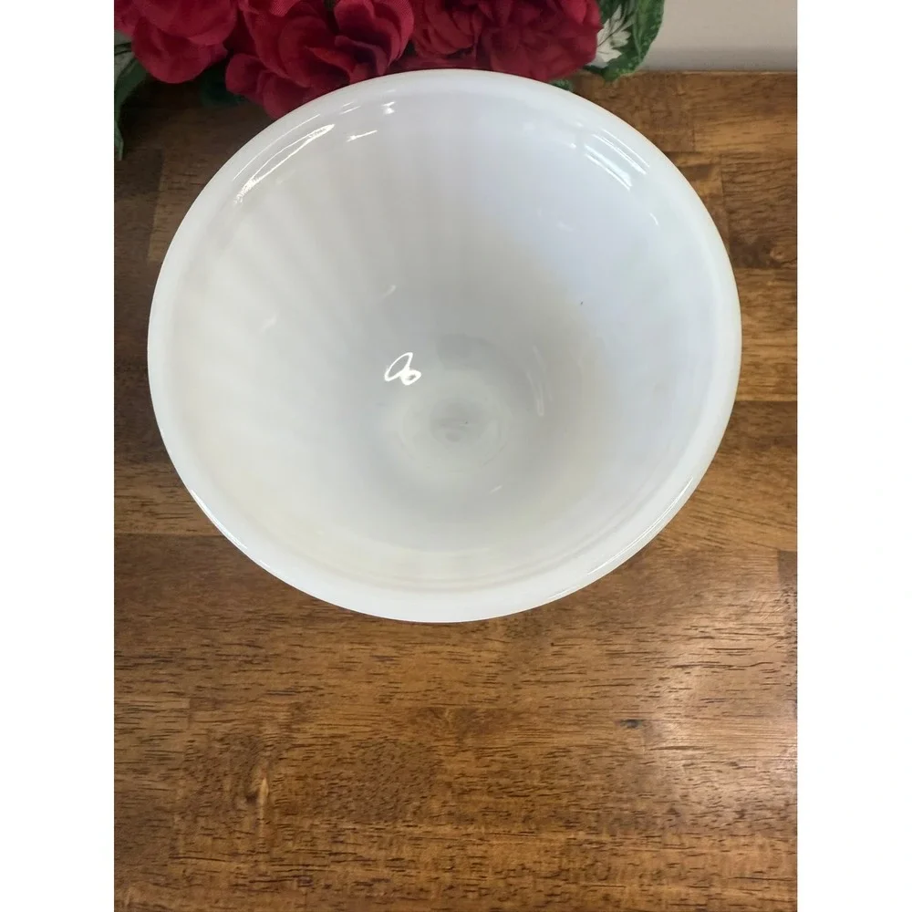 Vintage INARCO USA Milk Glass Pedestal‎ Vase Fluted Design Decor Flower Planter - Picture 4 of 7